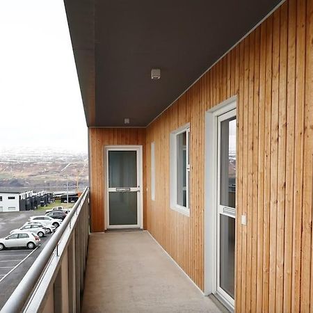 Nice & Cozy Two Bedroom Apartment With A Balcony 阿克雷里 外观 照片