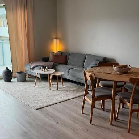 Nice & Cozy Two Bedroom Apartment With A Balcony 阿克雷里 外观 照片
